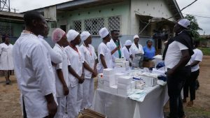 Lire la suite à propos de l’article Remise de médicaments dans un centre de santé