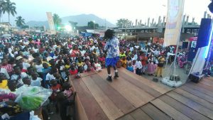 Lire la suite à propos de l’article Nous apportons notre soutien aux enfants, lors de la fête de la ville, à la foire de la ville de Nkongsamba.